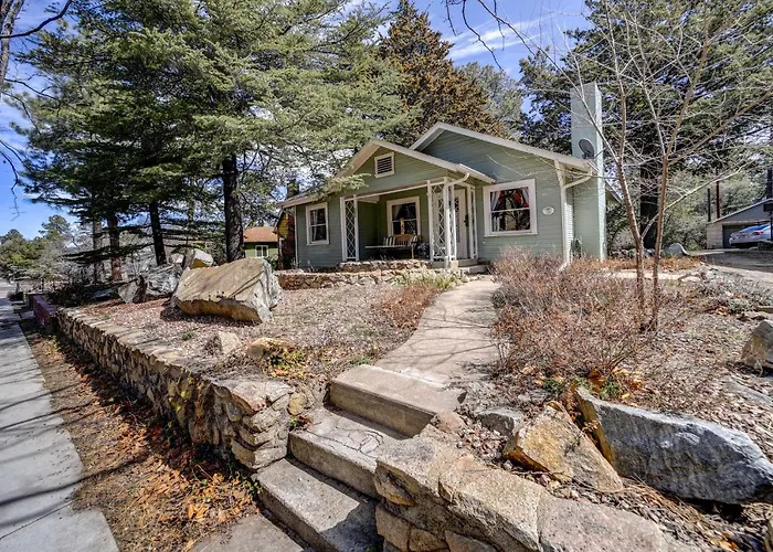 Historic W/ Yard & Fire Pit! Holiday home *