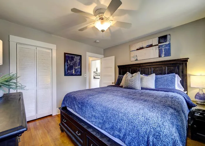 Historic W/ Yard & Fire Pit! Holiday home *